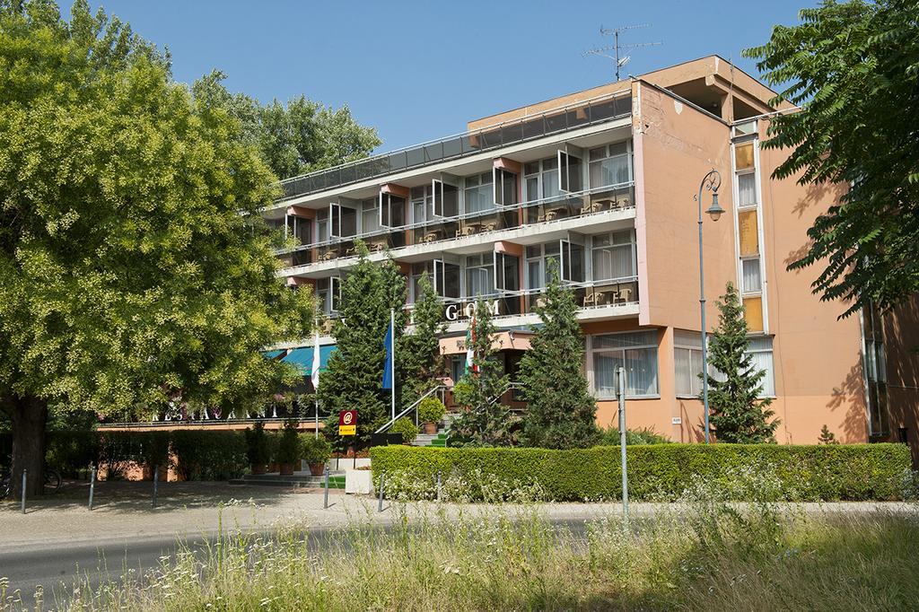 Hotel Ostrzyhom Zewnętrze zdjęcie